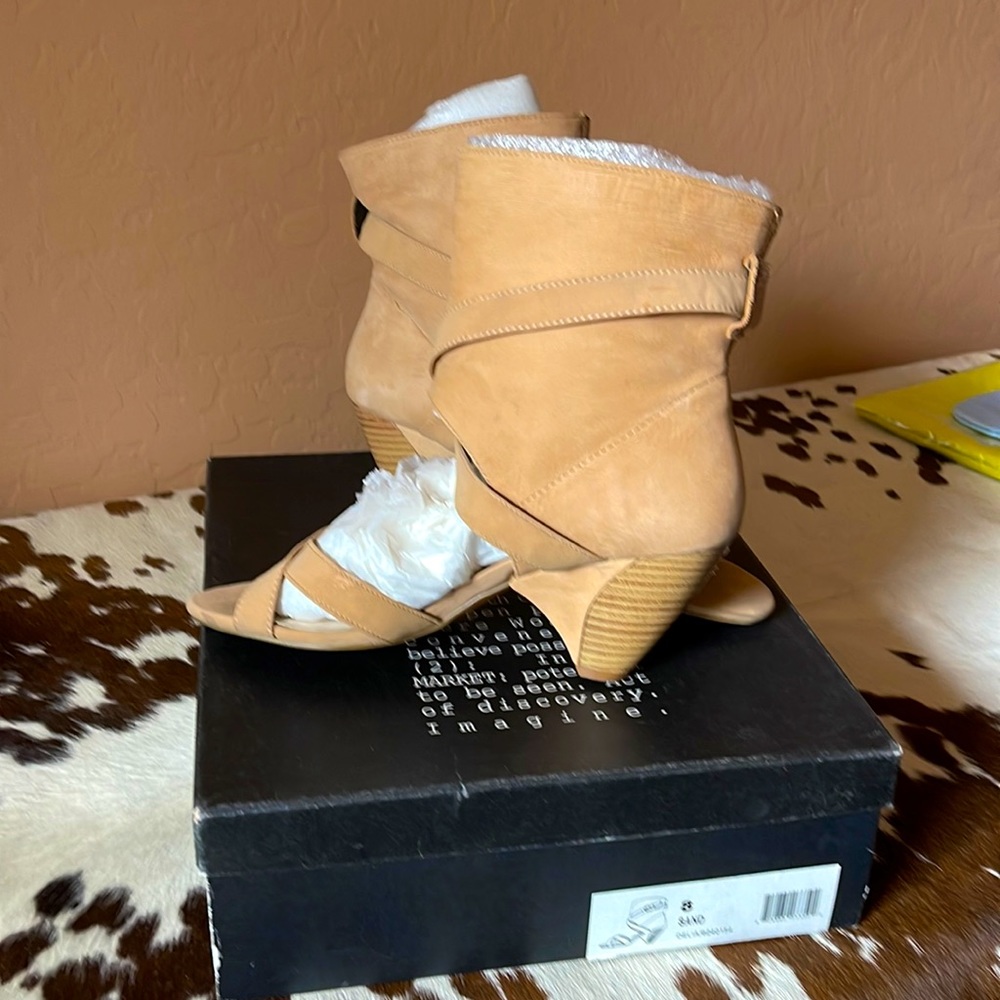 MRKT Delia heeled sandal size 8